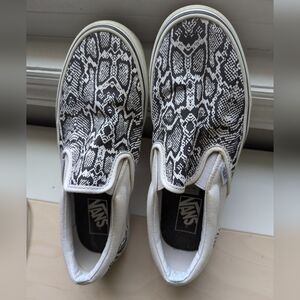 Vans Slip on Snakeskin pattern canvas shoes Mens size 8 women's Size 9.5